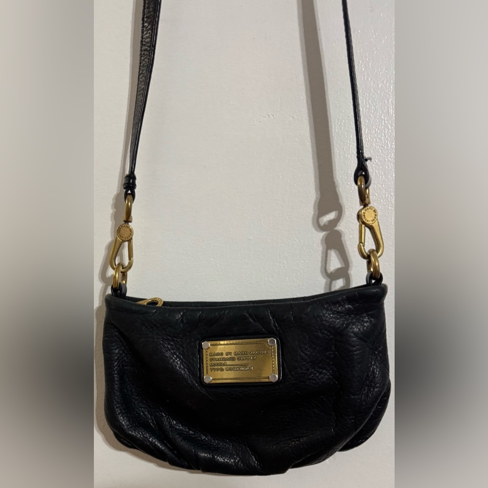 Marc by Marc Jacobs QPercy Black Leather Handbag with Gold Hardware - Picture 2 of 16